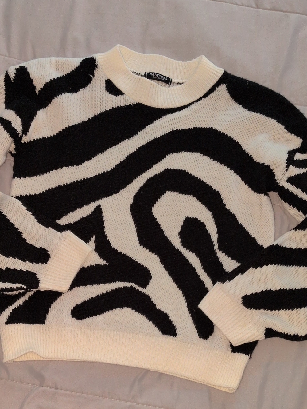 Nasty Gal Black & Cream Zebra-Print Crewneck Sweater Size s/m